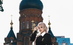 两个人扑克牌一上一下